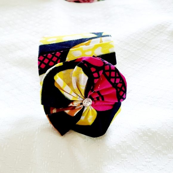 Beautiful Ankara fabric bracelet - Picture 2 of 3